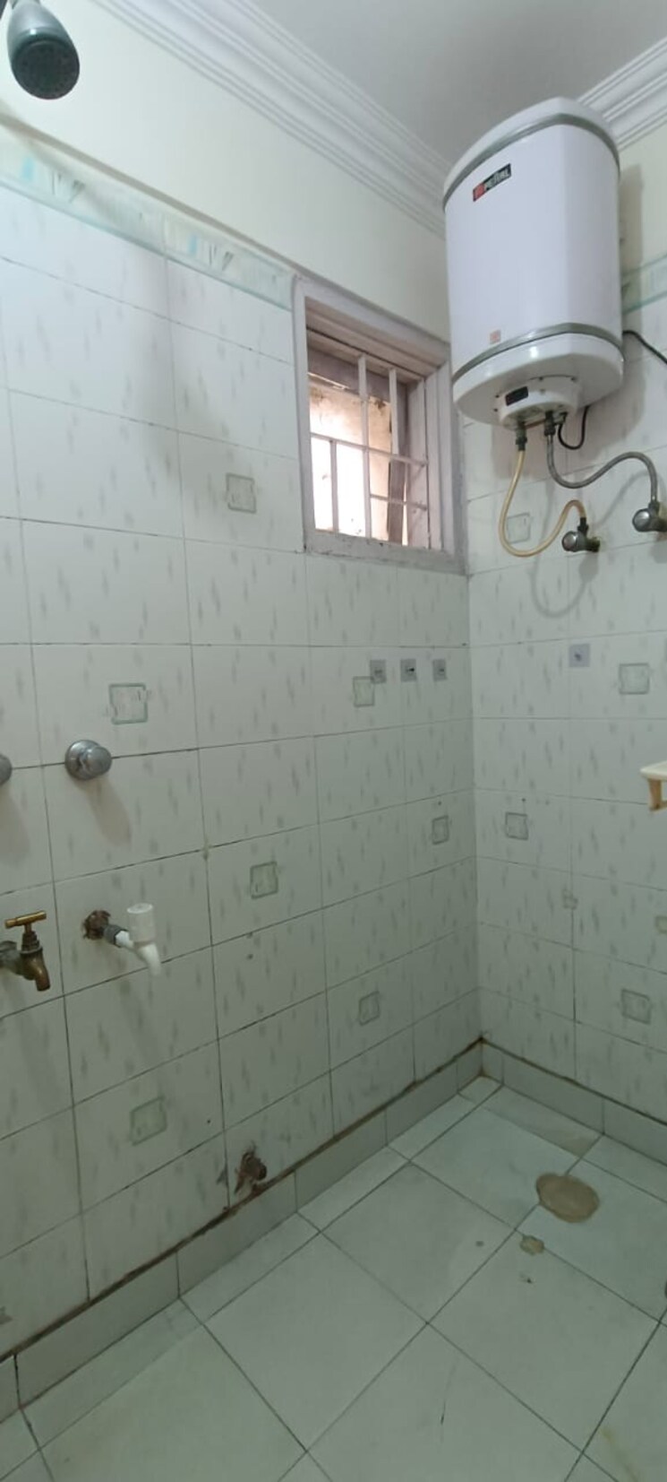 Bathroom, vasant kunj 1 Bedroom 550 Sq.Ft. Apartment In Vasant Kunj Delhi 9305260