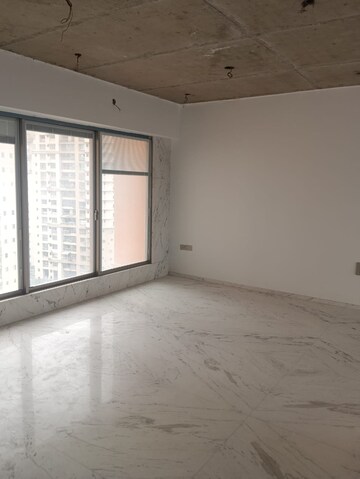 Room in 4 BHK Apartment at Laxmi Raajvilas, Goregaon West – for Rent