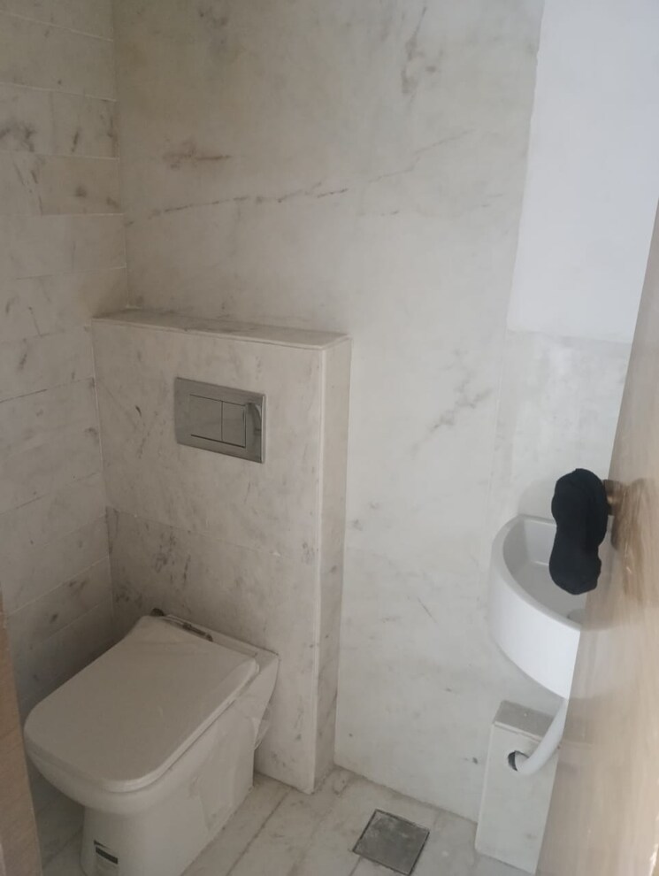 Bathroom, laxmi-raajvilas 4 Bedroom 1510 Sq.Ft. Apartment In Goregaon West Mumbai 9305263