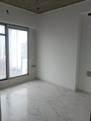 Room in 4 BHK Apartment at Laxmi Raajvilas, Goregaon West – for Rent