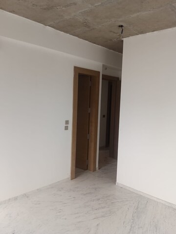 Room in 4 BHK Apartment at Laxmi Raajvilas, Goregaon West – for Rent