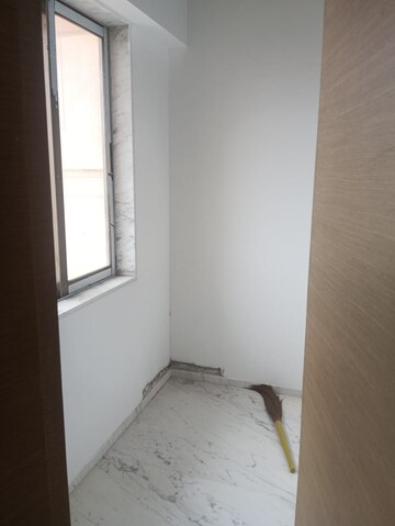 Room in 4 BHK Apartment at Laxmi Raajvilas, Goregaon West – for Rent