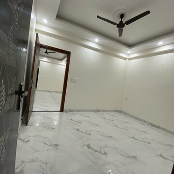 Room in 3 BHK Builder Floor at Chattarpur – for Rent