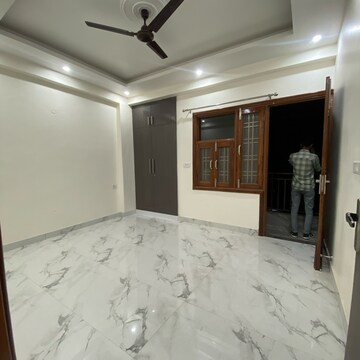 Room in 3 BHK Builder Floor at Chattarpur – for Rent