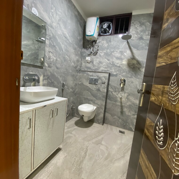 Bathroom, chattarpur 3 Bedroom 1100 Sq.Ft. Builder Floor In Chattarpur Delhi 9305298