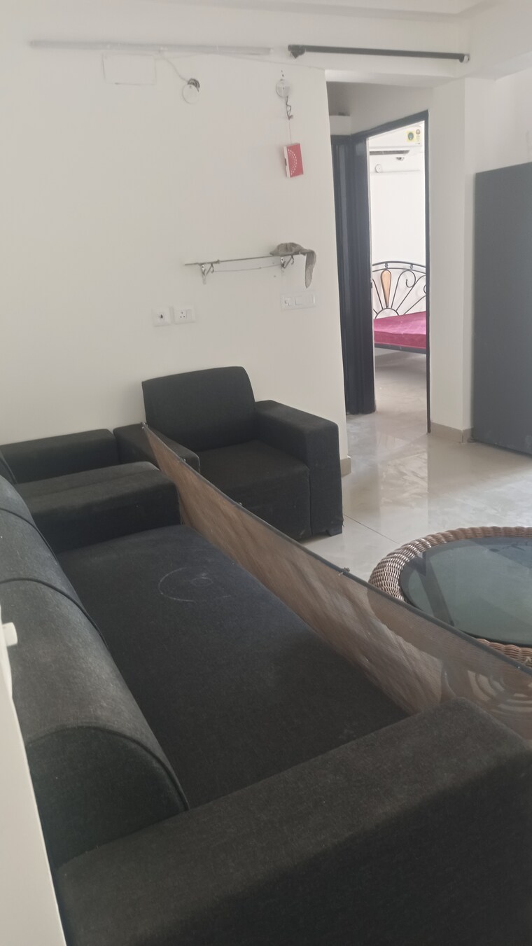 Team Area, sethi-max-royal 2 Bedroom 895 Sq.Ft. Apartment In Sector 76 Noida 9305314