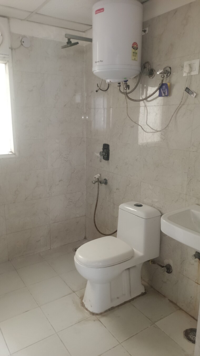 Bathroom, sethi-max-royal 2 Bedroom 895 Sq.Ft. Apartment In Sector 76 Noida 9305314