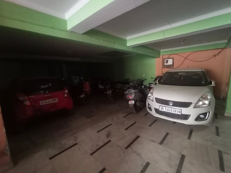  Parking, dlf ankur vihar 3 Bedroom 900 Sq.Ft. Builder Floor In Dlf Ankur Vihar Ghaziabad 9305324