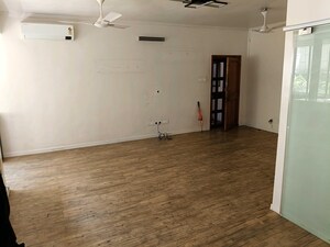 Room in 2 BHK Apartment at Tranquility Apartments, Andheri West – for Rent