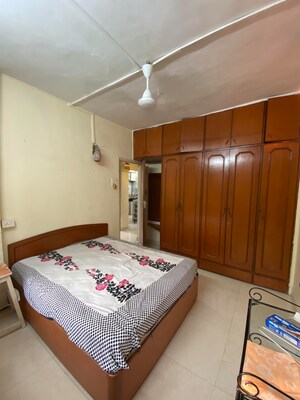 Furnished Amenities in 2 BHK Apartment at Eversweet Apartments, Andheri East – for Rent