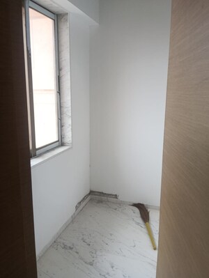 Room in 4 BHK Apartment at Laxmi Raajvilas, Goregaon West – for Sale