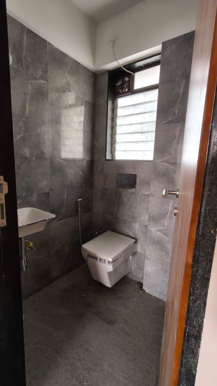 Bathroom, eskay-venture-itus 2 Bedroom 645 Sq.Ft. Apartment In Andheri West Mumbai 9305349