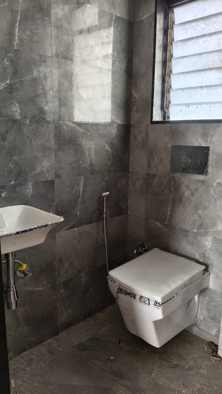 Bathroom, eskay-venture-itus 2 Bedroom 645 Sq.Ft. Apartment In Andheri West Mumbai 9305349