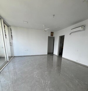 Room in 3 BHK Apartment at Seven Bungalow, Andheri West – for Rent