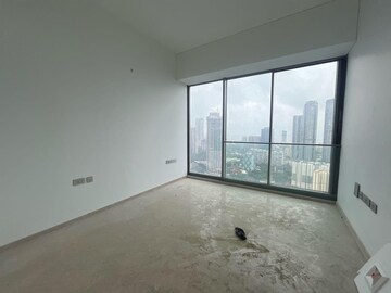 Room in 4 BHK Apartment at Prabhadevi – for Rent