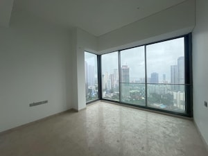 Room in 4 BHK Apartment at Prabhadevi – for Rent