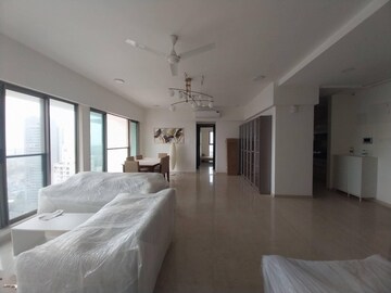 Room in 4 BHK Apartment at Worli – for Rent
