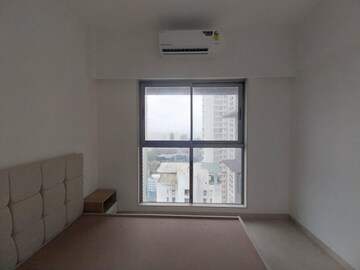 Room in 4 BHK Apartment at Worli – for Rent