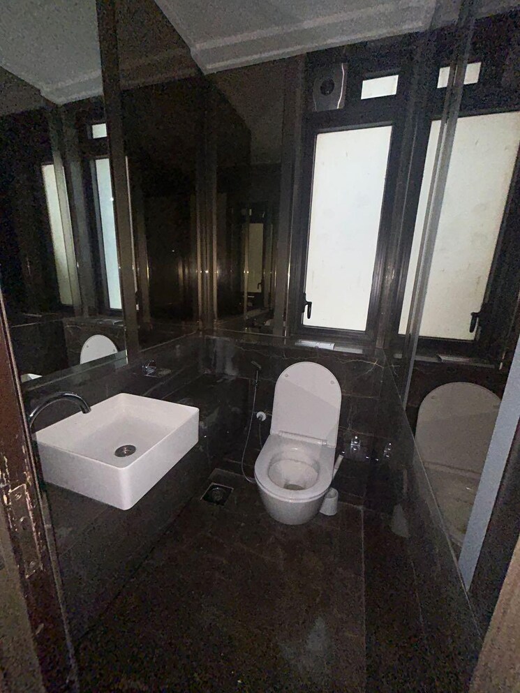 Bathroom, upper worli 4 Bedroom 1630 Sq.Ft. Apartment In Upper Worli Mumbai 9305420
