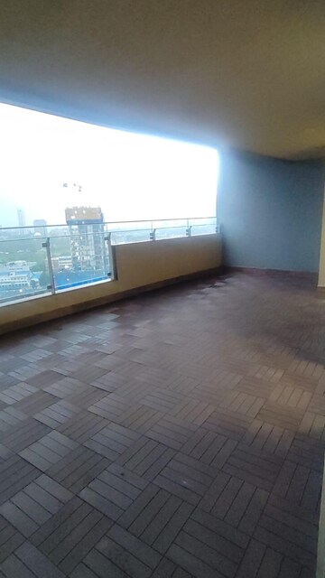 Room in 4 BHK Apartment at Mahalaxmi – for Rent