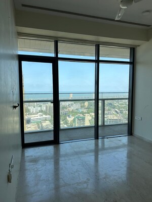 Room in 4 BHK Apartment at Worli – for Rent
