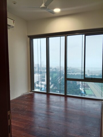 Room in 3 BHK Apartment at Piramal Mahalaxmi, Mahalaxmi – for Rent