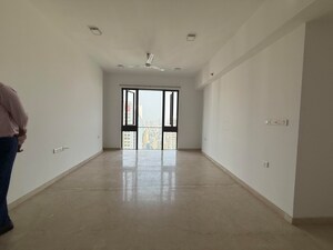 Room in 3 BHK Apartment at Worli – for Rent