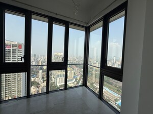 Room in 3 BHK Apartment at Worli – for Rent