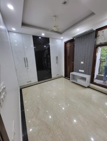 Master Bedroom in 2 BHK Builder Floor at Kalkaji – for Rent