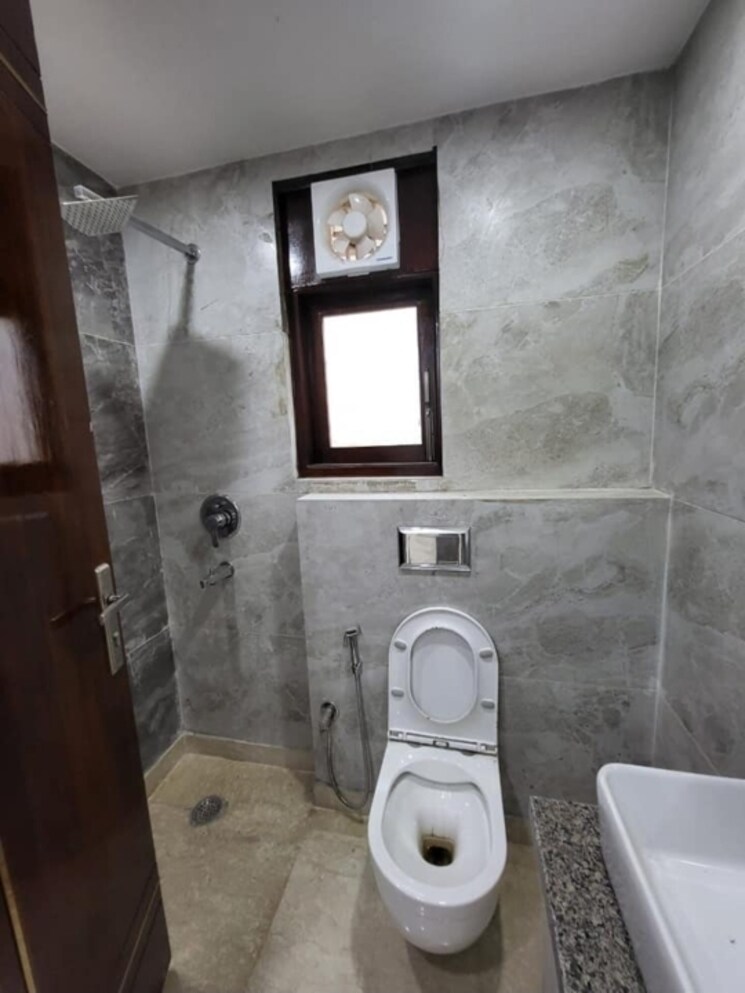 Attached Bathroom, kalkaji 2 Bedroom 100 Sq.Yd. Builder Floor In Kalkaji Delhi 9305476