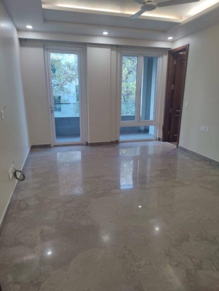 Master Bedroom, chittaranjan park 3 Bedroom 160 Sq.Yd. Builder Floor In Chittaranjan Park Delhi 9305481