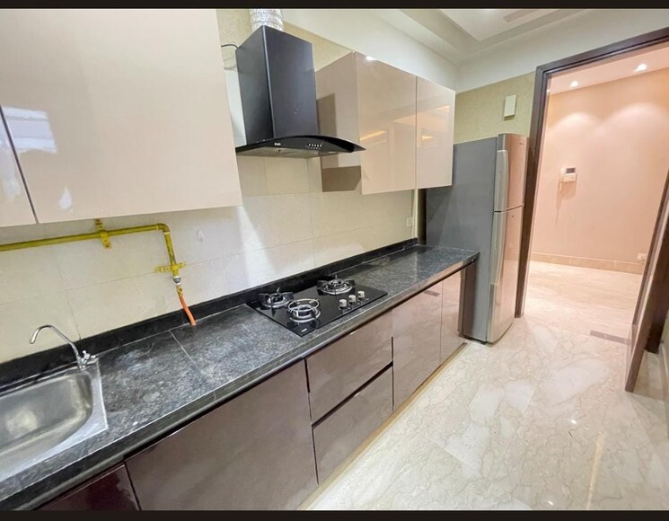 Kitchen, veera-safdarjung-enclave 3 Bedroom 1600 Sq.Ft. Builder Floor In Safdarjung Enclave Delhi 9305483