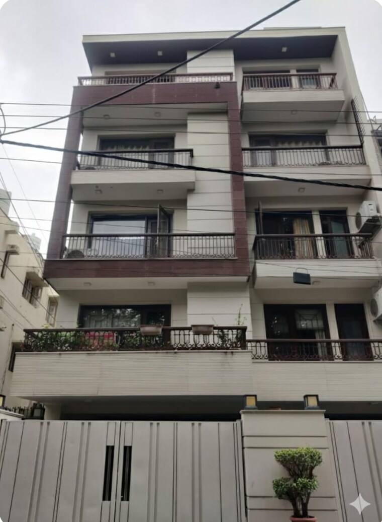 Exterior View, veera-safdarjung-enclave 3 Bedroom 1600 Sq.Ft. Builder Floor In Safdarjung Enclave Delhi 9305483