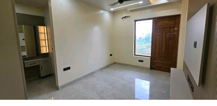 Room, dlf-alameda-independent-floors 5 Bedroom 470 Sq.Yd. Builder Floor In Sector 73 Gurgaon 9305490