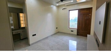 Room in 3 BHK Builder Floor at DLF Alameda Independent Floors, Sector 73 – for Sale