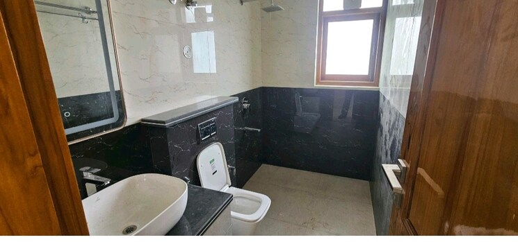 Master Bedroom, dlf-alameda-independent-floors 3 Bedroom 300 Sq.Yd. Builder Floor In Sector 73 Gurgaon 9305494