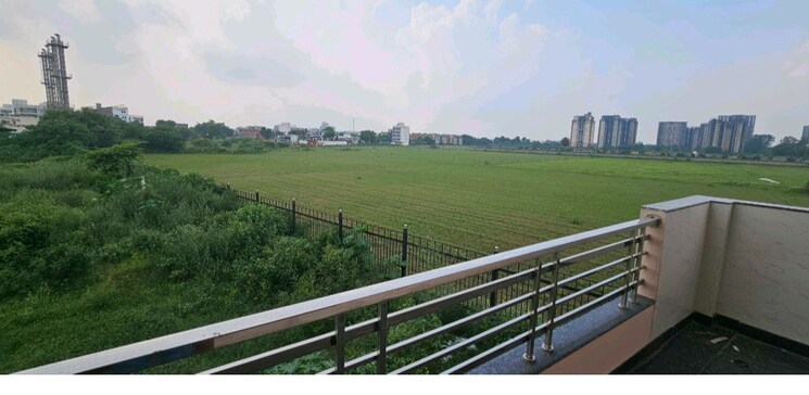 Master Bedroom, dlf-alameda-independent-floors 3 Bedroom 300 Sq.Yd. Builder Floor In Sector 73 Gurgaon 9305494