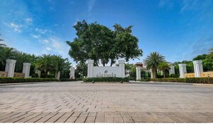 Parking in 3 BHK Builder Floor at DLF Alameda Independent Floors, Sector 73 – for Sale