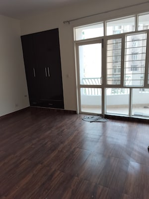 Room in 4 BHK Apartment at Eldeco Ananda, Sector 48 – for Rent