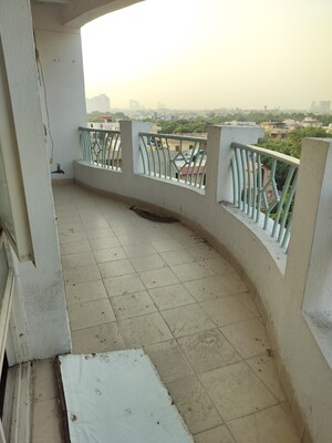Balcony in 4 BHK Apartment at Eldeco Ananda, Sector 48 – for Rent