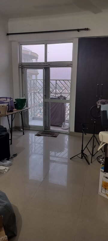 Team Area in 3 BHK Apartment at Amrapali Eden Park, Sector 50 – for Rent