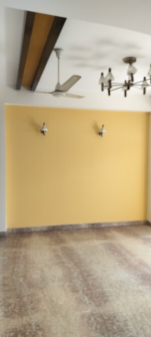 Room in 3 BHK Apartment at Assotech Windsor Greens, Sector 50 – for Rent