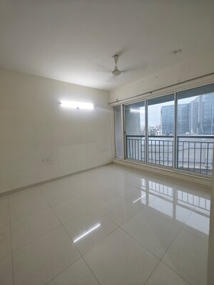 Room in 2.5 BHK Apartment at L & T Seawoods Residences Phase 1 Part A, Seawoods – for Sale