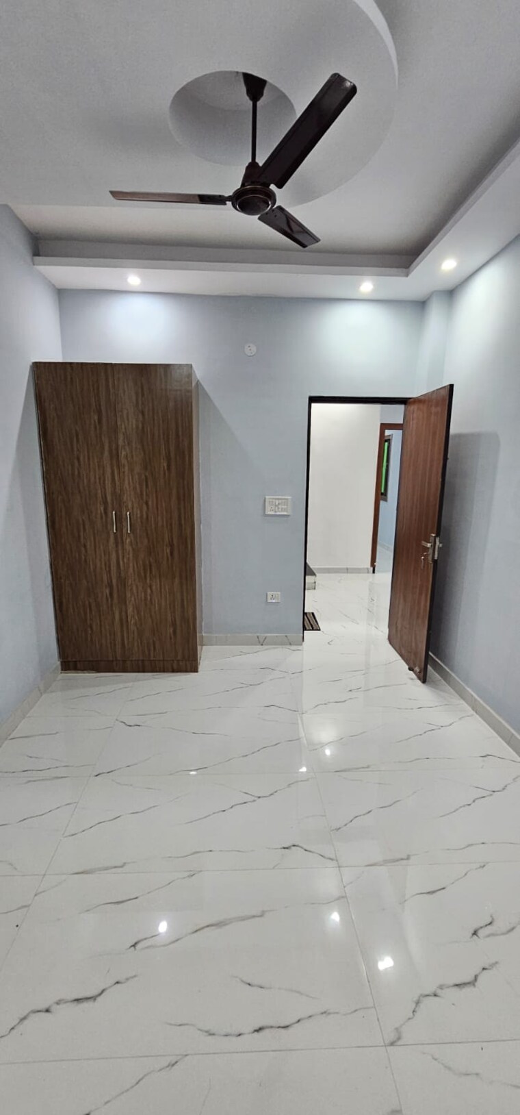 Room, vaidpura 3 Bedroom 2400 Sq.Ft. Villa In Vaidpura Greater Noida 9305524