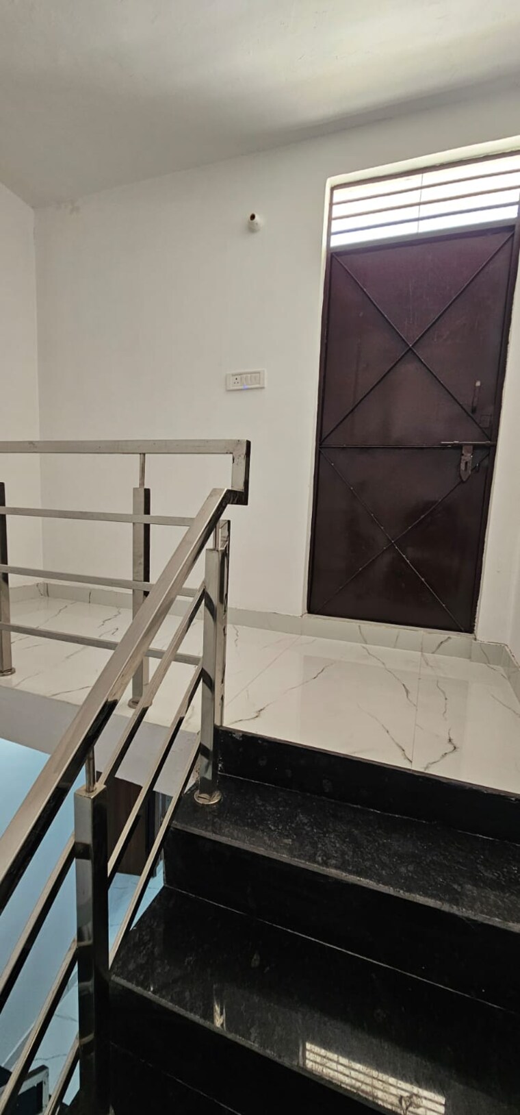 undefined, vaidpura 3 Bedroom 2400 Sq.Ft. Villa In Vaidpura Greater Noida 9305524