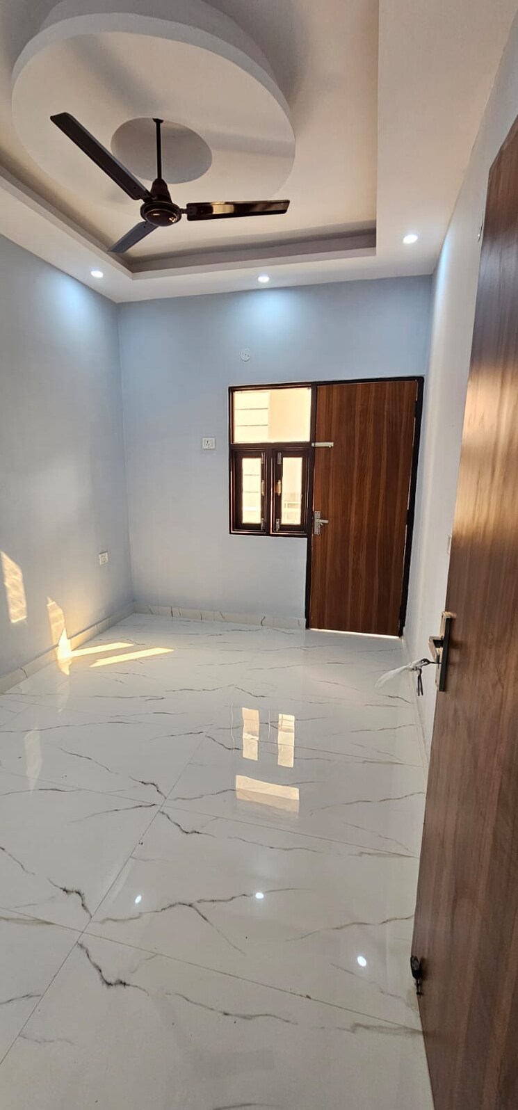 Room, vaidpura 3 Bedroom 2400 Sq.Ft. Villa In Vaidpura Greater Noida 9305524