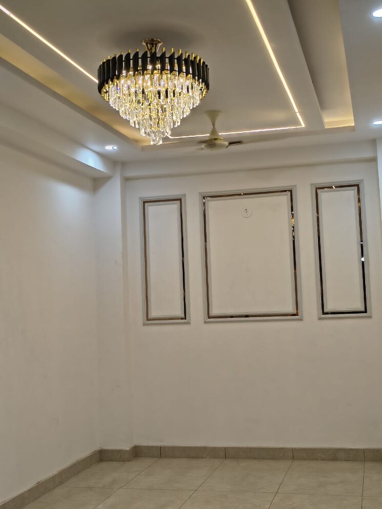 Room, sector 73 4 Bedroom 1600 Sq.Ft. Builder Floor In Sector 73 Noida 9305542