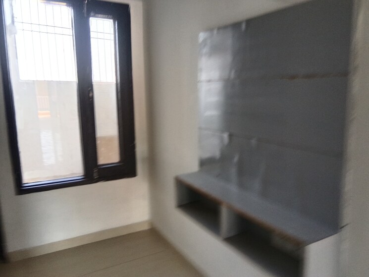 Room, dhakoli 3 Bedroom 122 Sq.Yd. Apartment In Dhakoli Zirakpur 9305570
