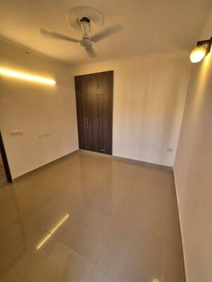 Room in 3.5 BHK Apartment at Amrapali Centurian Park, Tech Zone 4 Greater Noida – for Rent