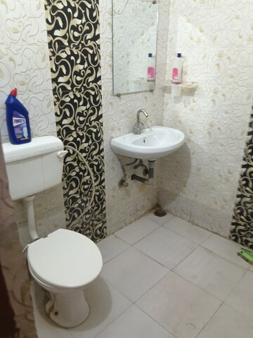 Bathroom in 3 BHK Apartment at Kishanpura – for Rent